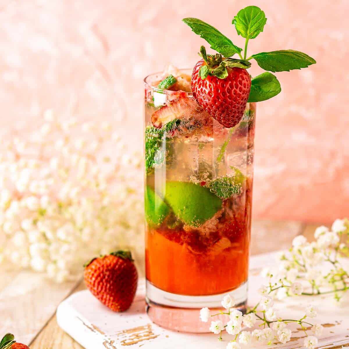 Çilekli alkolsüz mojito